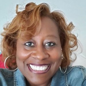 Meet your Posher, Yolanda